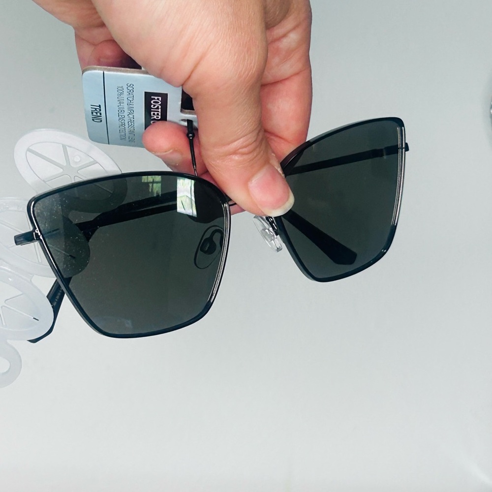 Foster Grant Black Cat Eye Polarized Sunglasses UV Protection NWT